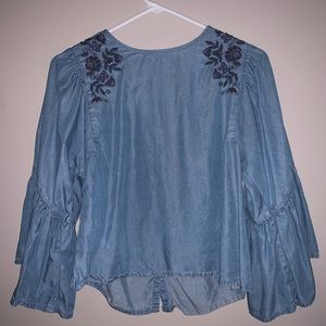 super cute quarter sleeve shirt